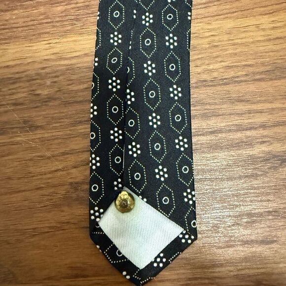 Vincenzo Albano Vintage Italian Silk Tie in Geometric Black & White Print. - Picture 7 of 7
